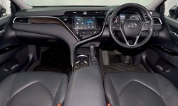 Toyota Camry 2.5 V 2019 Hitam 8
