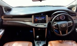 Jual mobil bekas murah Toyota Kijang Innova V 2017 di Jawa Timur 3