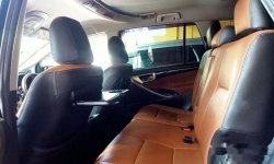 Jual mobil bekas murah Toyota Kijang Innova V 2017 di Jawa Timur 4