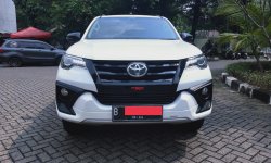 Toyota Fortuner VRZ TRD AT 2019 Putih 6