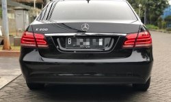 Mercedes-Benz E 200 AT Hitam 2016 4