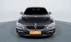BMW 320i Luxury AT 2018 Abu Abu 1