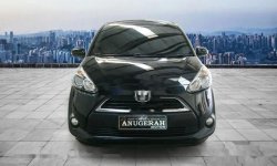 Jawa Timur, Toyota Sienta V 2017 kondisi terawat 10
