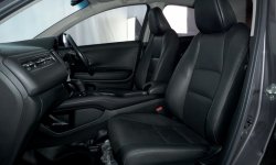 JUAL Honda HRV 1.5 E CVT Special Edition 2019 Abu-abu 7