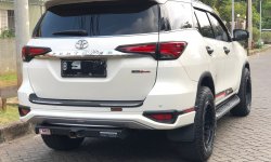 Toyota Fortuner 2.4  TRD AT 2019 6