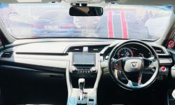 Honda Civic ES 2017 Hatchback 6