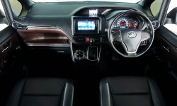 JUAL Toyota Voxy 2.0 AT 2018 Hitam 9