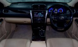 Toyota Camry 2.5 V AT 2017 Hitam 5