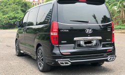 Hyundai H-1 Royale Diesel at 2018 Hitam 5