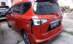 Toyota Sienta V CVT 2017 Orange 6
