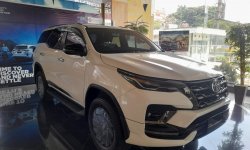 Promo Toyota Fortuner VRZ New 4x2 2.8 GR Sport A/T DSL 2022 Putih 2