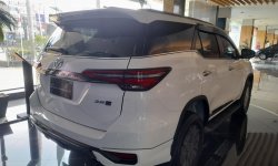 Promo Toyota Fortuner VRZ New 4x2 2.8 GR Sport A/T DSL 2022 Putih 5