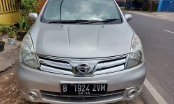 Nissan Grand Livina XV AT 2012 3