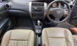 Nissan Grand Livina XV AT 2012 4