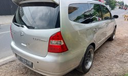 Nissan Grand Livina XV AT 2012 7