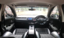 Honda HR-V E CVT 2017 Hitam Pemakaian 2018 7