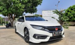 Honda Civic ES Prestige at 2018 Putih 3