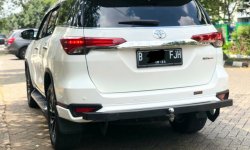 Toyota Fortuner 2.4 VRZ TRD AT 2019 Putih 4
