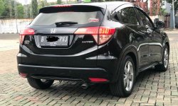 Honda HR-V 1.5L E CVT 2017 Hitam 4