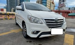 Toyota Kijang Innova V Luxury Putih 2015 3