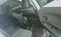 Honda HR-V 1.5L E CVT 2016 Putih mutiara Terawat 5