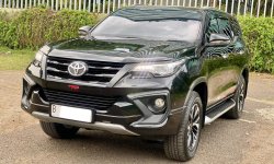 Toyota Fortuner VRZ TRD AT 2017 Hitam 3