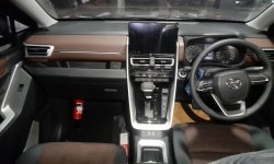 Toyota Kijang Innova 2.0 Zenix Bensin Hitam 9
