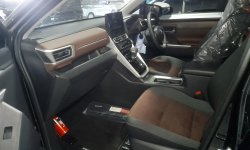 Toyota Kijang Innova 2.0 Zenix Bensin Hitam 19