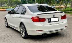 BMW 3 Series 328i 2014 Putih 4