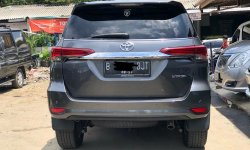 Toyota Fortuner 2.4 VRZ AT 2017 Abu-abu 4