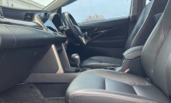 Toyota Kijang Innova Reborn 2.0 Venturer 2022  Automatic KM 14.000 SERVIS RECORD BERGARANSI 10