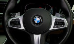 BMW 3 Series Sedan 2019 13