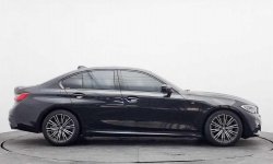 BMW 3 Series Sedan 2019 Hitam 2
