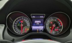 Mercedes-Benz GLA 200 Merah 2