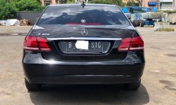 Mercedes-Benz E-Class E 200 2016 Hitam 2