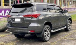 Toyota Fortuner 2.4 VRZ AT 2017 Abu-abu 3