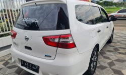 Nissan Grand Livina sv matic Tahun 2018 Matic Warna Putih Metalik 11