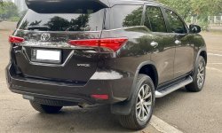 Toyota Fortuner 2.4 VRZ AT 2016 Coklat 3