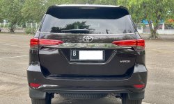 Toyota Fortuner 2.4 VRZ AT 2016 Coklat 5