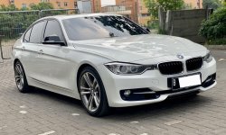 BMW 3 Series 328i 2014 Putih 3