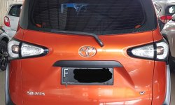 Toyota Sienta V A/T ( Matic ) 2017 Orange Km 68rban Mulus Siap Pakai 2