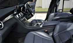 Mercedes-Benz C-Class C 300 AMG Line 2018 Kilometer Antik Asli 5