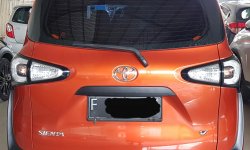 Toyota Sienta V A/T ( Matic ) 2017 Orange Km 68rban Siap Pakai Good Condition 2