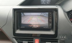 Toyota Voxy 2.0 A/T 2020 Hitam 5