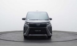 Toyota Voxy 2.0 A/T 2019 Hitam 4
