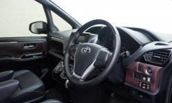 Toyota Voxy 2.0 A/T 2019 Hitam 18