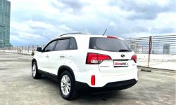 Kia Sorento 2.4 Tahun 2013 Automatic Putih Metalik 2