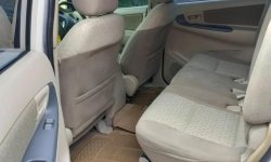 Innova G 2.5 Matic Diesel 2014 9