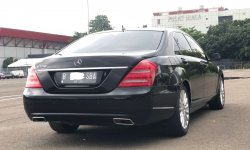 Mercedes-Benz S-Class S 300 L 2011 Hitam 5