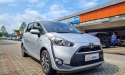 TOYOTA SIENTA 1.5 V AT MATIC 2017 SILVER TERAWAT ISTIMEWA 3